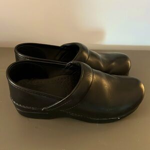 Dansko Clogs EU 39 US 8.5 / 9 Black Leather Comfort Work Shoes